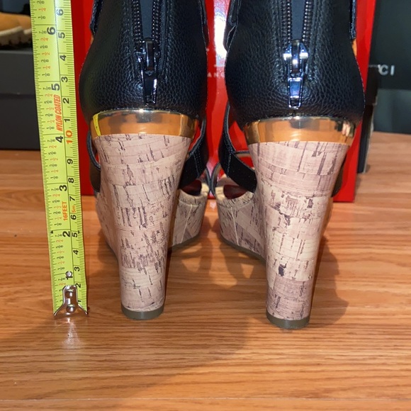 🖤💛GUESS💛🖤⭐️AUTHENTIC ⭐️ - Picture 8 of 11